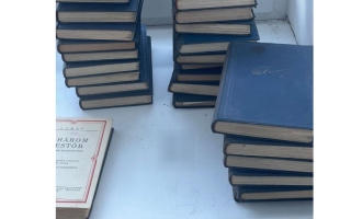 На границе с Румынией в автобусе обнаружили книги, напечатанные до 1927 года: фото