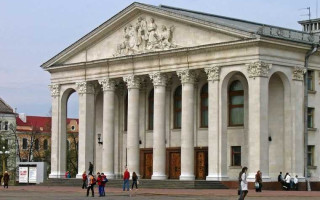 Чернігівський драмтеатр зупиняє роботу через мобілізацію акторів, — худрук Андрій Бакіров
