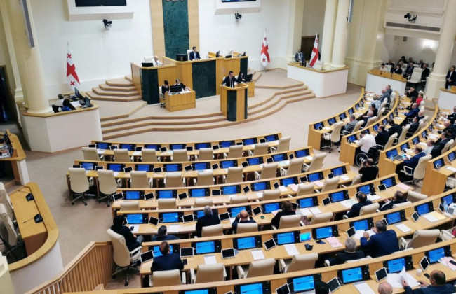 Парламент Грузії остаточно ухвалив закон про «іноагентів», подолавши вето президента Саломе Зурабішвілі