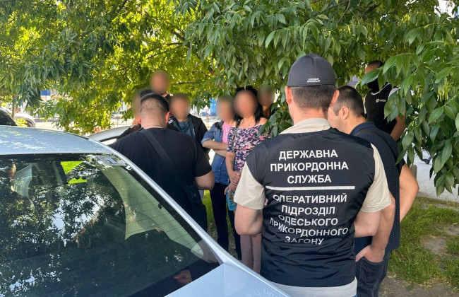 4 тысячи долларов за фиктивный брак: правоохранители разоблачили схему заработка на уклонистах