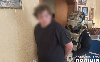У Києві на Подолі нетверезий молодик з ноги вдарив перехожого у голову