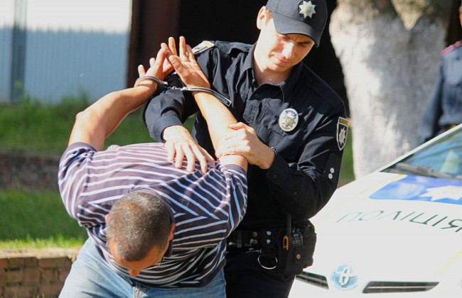 Верховний Суд пояснив, як оцінювати опір працівникам поліції, якщо замість складення протоколу вони вдягають кайданки