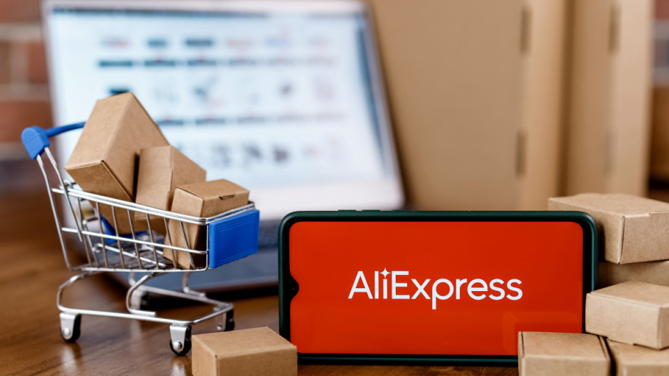 Рубли не принимают: AliExpress прекратил отправку заказов в рф