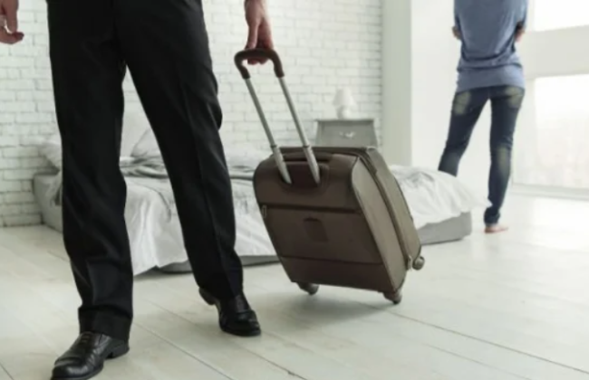 Если мужчина оставил место жительства ввиду ссор с женщиной, это не является основанием для освобождения его от уголовной ответственности за нарушение правил админнадзора – ВС