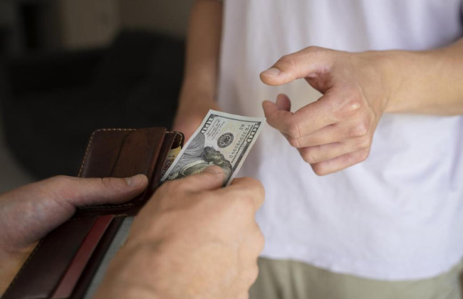 Верховный Суд определил, что факт побуждения работниками полиции главы горсовета к даче взятки свидетельствует об отсутствии признака состава преступления – прямого умысла