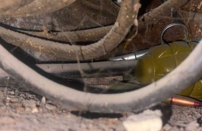 В Киеве в электрощитовой во время ремонта обнаружили гранату и патроны