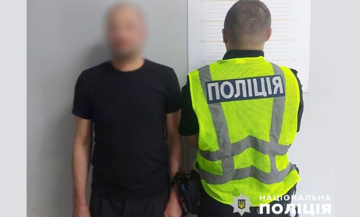 У Києві затримали чоловіка, який біля дитячого майданчику ледь не зарізав незнайомця