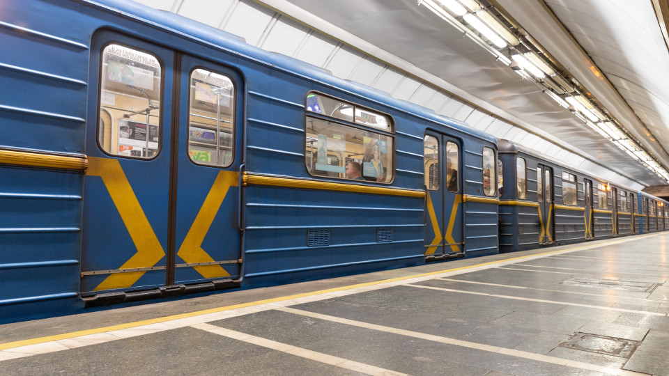 В Киеве увеличивают интервалы между поездами метро из-за нехватки кадров