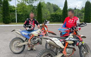 Байкери з Чехії в ході екстремальної мандрівки горами незчулися як потрапили в Україну, фото
