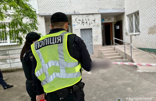 В Одессе мужчина нанес многочисленные ножевые ранения жене и дочери, после чего совершил самоубийство