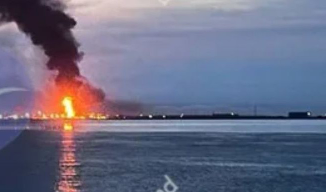 Дроны атаковали нефтебазу в порту Кавказ: видео