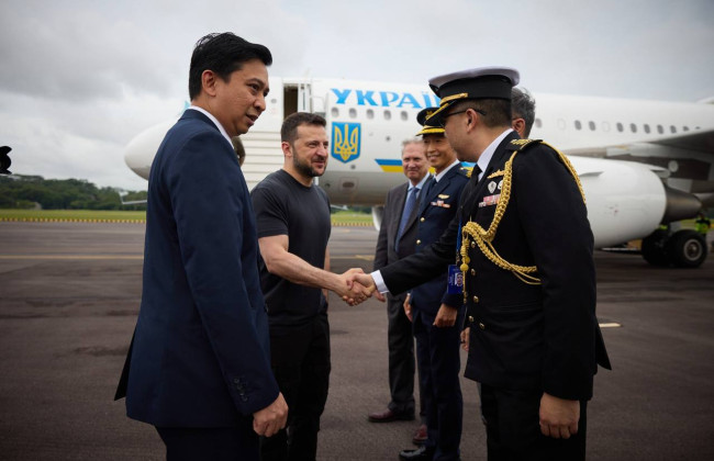 Зеленский прибыл в Сингапур для участия в конференции по безопасности «Диалог Шангри-Ла»