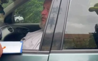 В Ужгороді п'яний священник УПЦ мп влетів у будинок, а потім попросив щоб його провели додому, відео