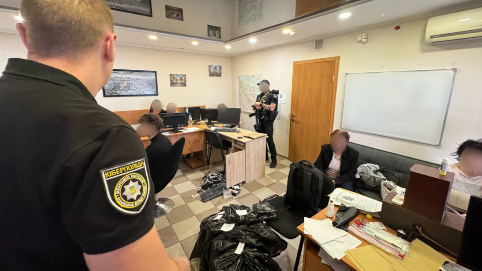 Предлагали помощь в трудоустройстве за границей: в Запорожской области разоблачили злоумышленников, обманывавших граждан