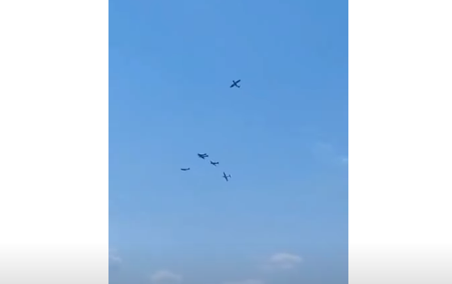 Во время авиашоу в Португалии столкнулись два самолета, один пилот погиб