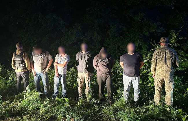 «С ветерком и под посвист пуль»: вблизи Румынии пограничники остановили машину с «нелегальными туристами»