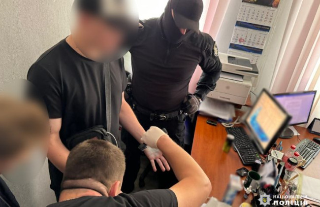 В Одессе служащий ТЦК требовал $1000 взятки за снятие авто с военного учета, видео