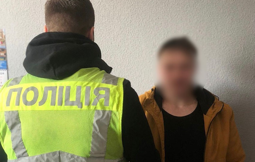 У Києві викрили серійного викрадача автодзеркал