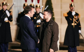 Зеленский отправится во Францию на встречу с Макроном