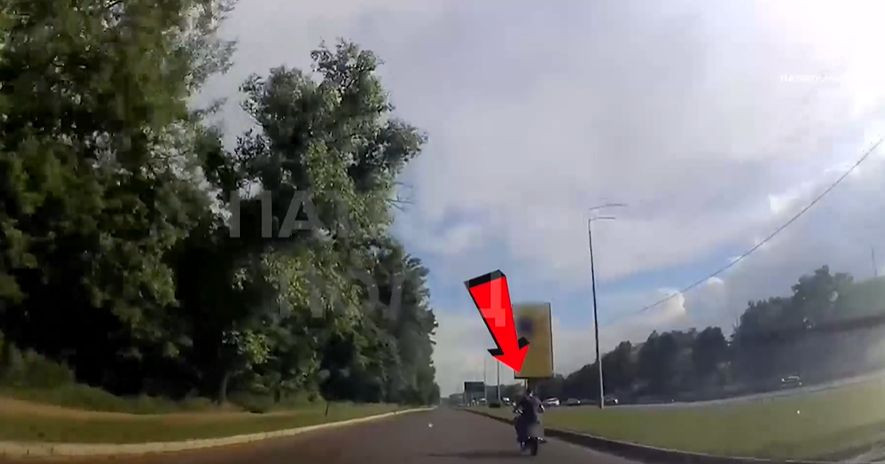 В Киеве пьяный мотоциклист устроил гонки с полицией, видео