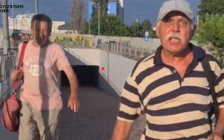 В Киеве двое украинофобов напали на волонтера: полиция начала уголовное производство