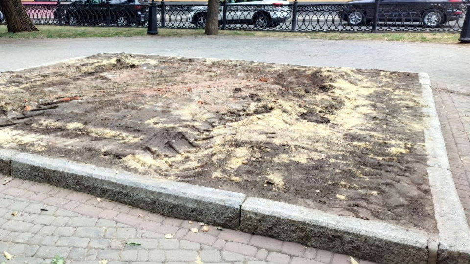 В Харькове демонтировали постамент памятника Пушкину