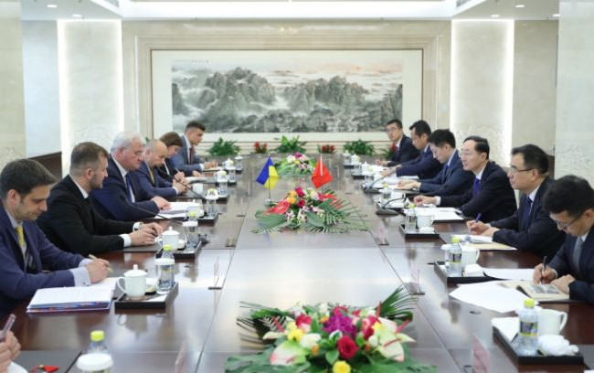 Украина и Китай провели политические консультации: что обсудили