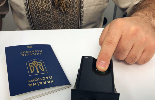 Военнообязанные, имеющие постоянное проживание за границей, больше не снимаются с военного учета в ТЦК, и выехать не смогут