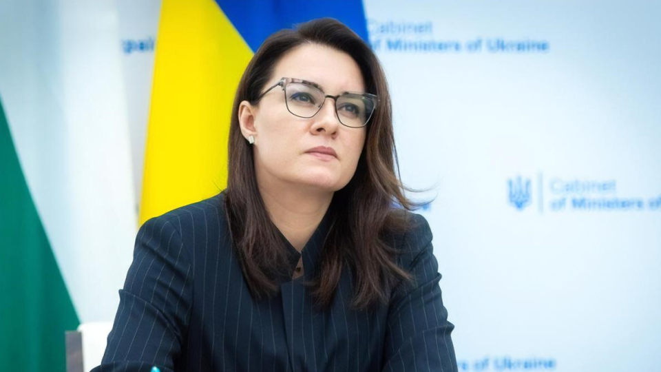 Телохранители, водители грузовиков, автобусов или даже тракторов: в Минэкономики хотят переучить женщин на «мужские» профессии