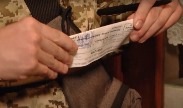 Работника ТЦК из Ивано-Франковской области судили за фальшивые повестки за $500