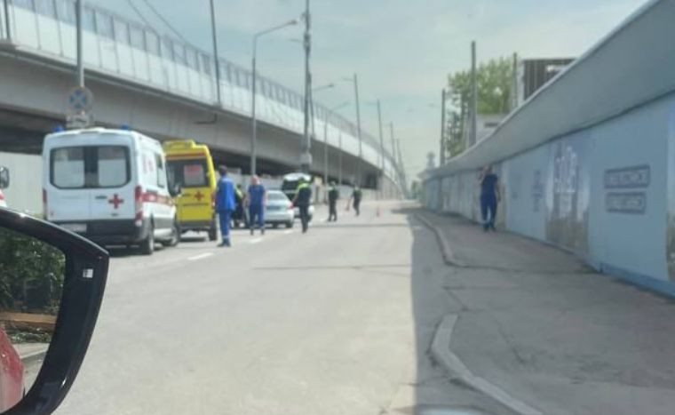 В Москве неизвестный посреди улицы застрелил мужчину: подробности