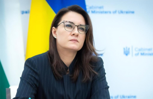 Телохранители, водители грузовиков, автобусов или даже тракторов: в Минэкономики хотят переучить женщин на «мужские» профессии