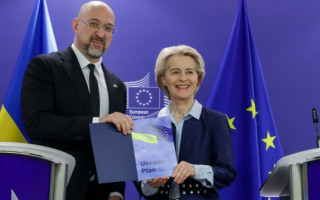 Входить на объекты, проверять телефоны, проводить следственные проверки: ЕС создаст «ревизора» с антикоррупционными экспертами для контроля за расходованием Украиной 50 млрд евро