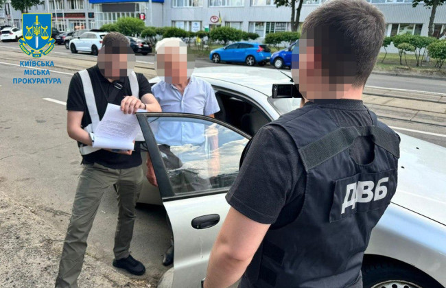 Посредника и работника МВД подозревают в подделке справок о воинском учете авто