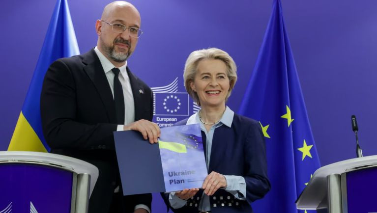 Входити до об’єктів, перевіряти телефони, проводити слідчі перевірки: ЄС створить «ревізора» з антикорупційними експертами для контролю за витрачанням Україною 50 млрд євро