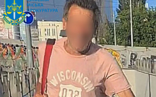 Напад двох українофобів на волонтерку у Києві: поліція відшукала та затримала 70-річного чоловіка