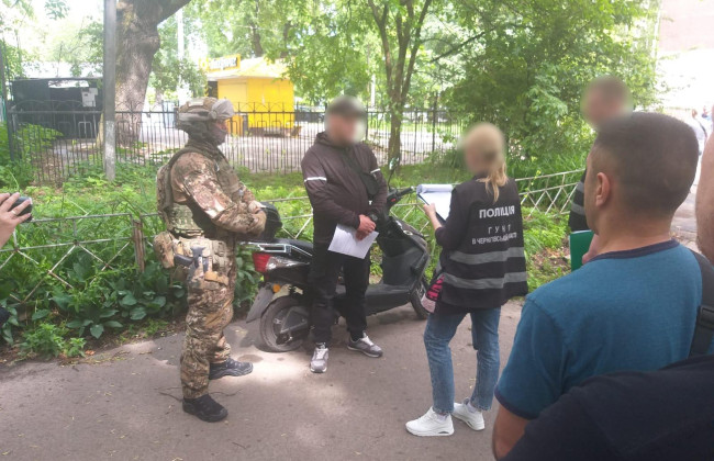 Организовывал фиктивные браки уклонистов с женщинами, имеющими инвалидность: на Черниговщине задержали мужчину