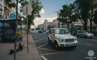У центрі Києва мотопатруль штрафує порушників правил паркування