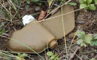 В Изюме мужчина на кладбище наступил на мину, в результате чего произошел взрыв