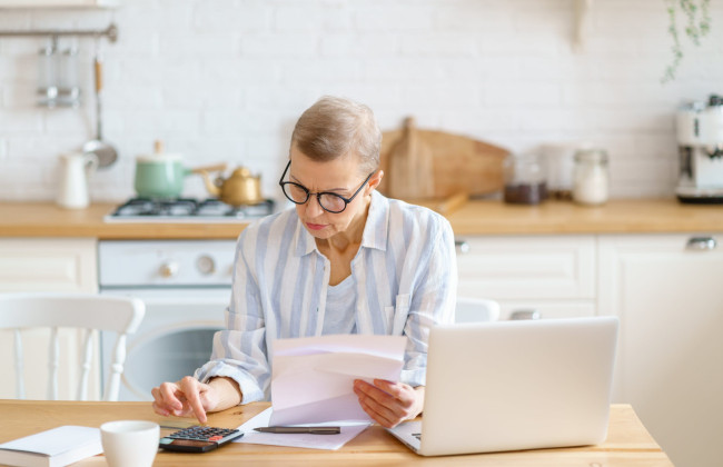 Пенсия в Украине: можно ли платить добровольные взносы в ПФУ, находясь за границей