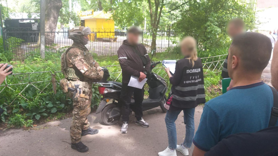 Организовывал фиктивные браки уклонистов с женщинами, имеющими инвалидность: на Черниговщине задержали мужчину