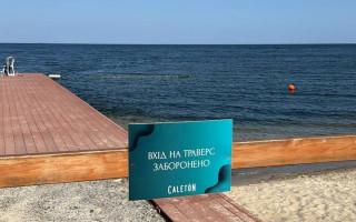 В Одесі офіційно відкрили для цивільних перший пляж