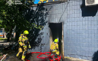 У Києві сталася пожежа у магазині, фото
