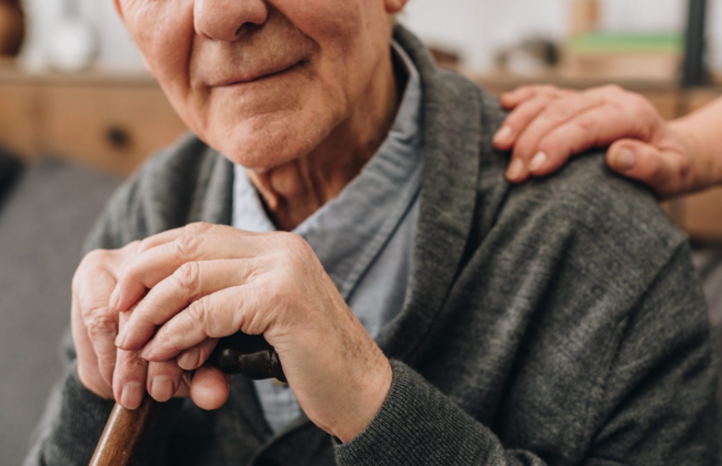 Мужчина для получения отсрочки обратился в суд за установлением юридического факта постоянного ухода за отцом – инвалидом ІІ группы