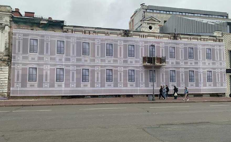 Петиция о снятии рекламных баннеров с киевских памятников набрала голоса