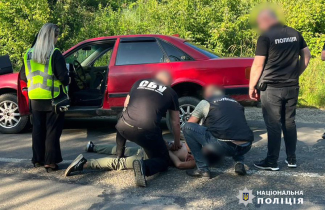 На Буковине бывший чиновник ТЦК за 5000 долларов проводил военнообязанных через границу в Румынию