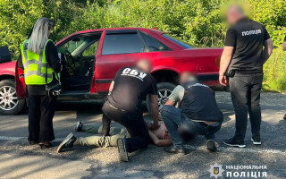 На Буковине бывший чиновник ТЦК за 5000 долларов проводил военнообязанных через границу в Румынию