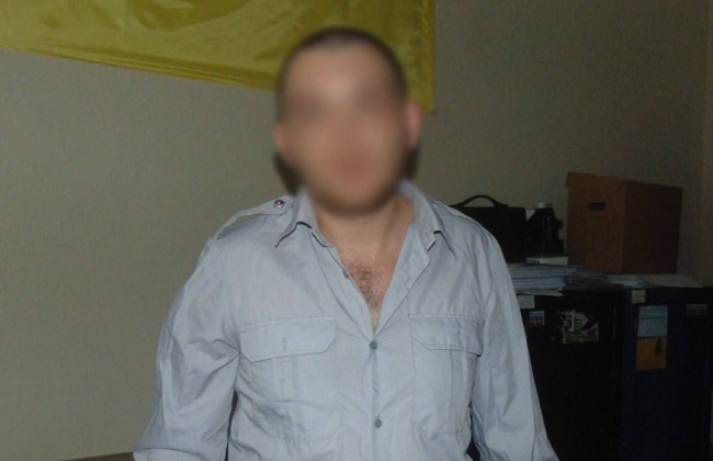 У Києві  під час застілля чоловік на фоні ревнощів напав з ножем на товариша