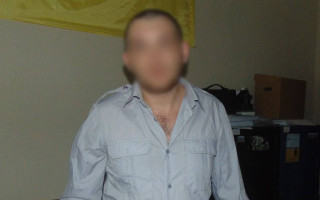 У Києві  під час застілля чоловік на фоні ревнощів напав з ножем на товариша