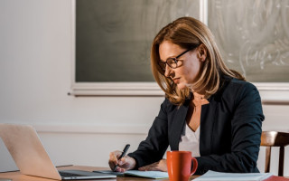 Яка тривалість відпустки педагогічних працівників під час воєнного стану